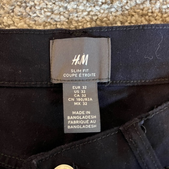 H&M Black Shorts Sz 32 - Picture 2 of 3